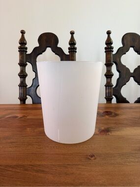 White Frosted Glass small garbage can - Minimal Home Accent